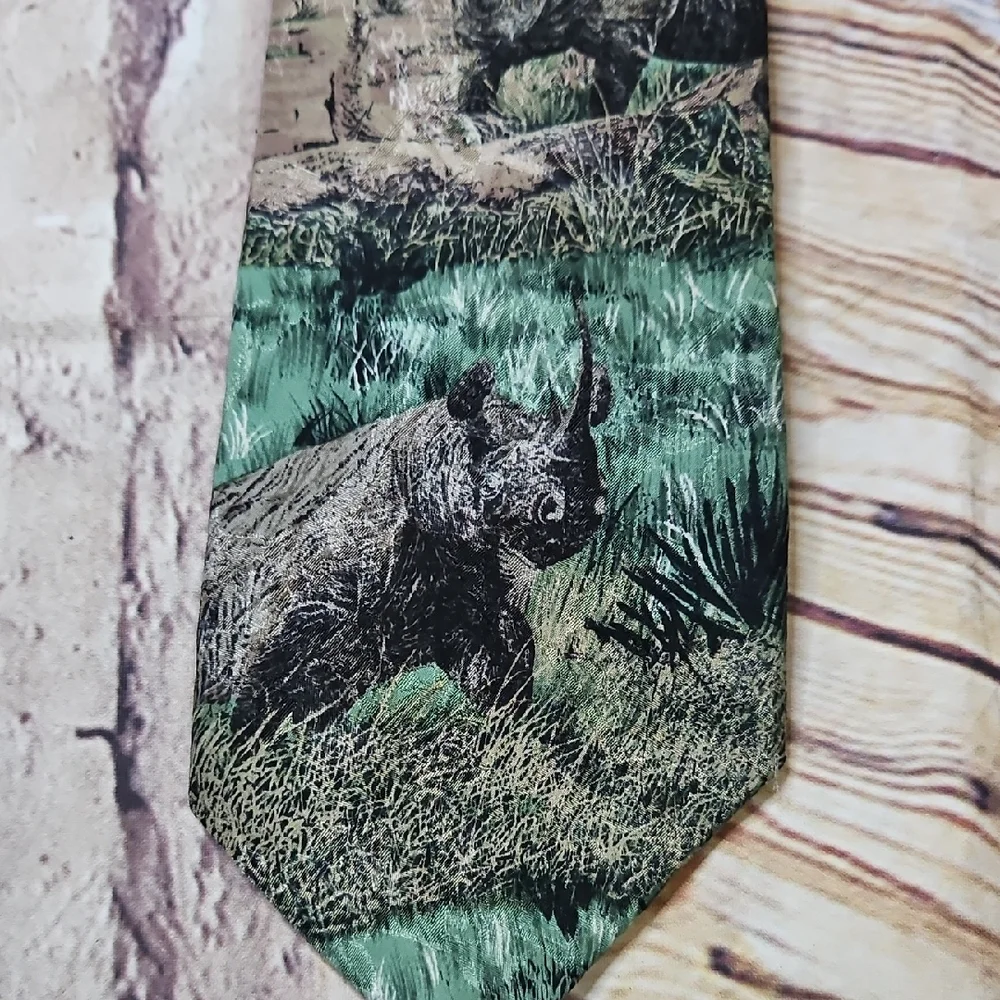 Endangered Species Rino‎ Tie